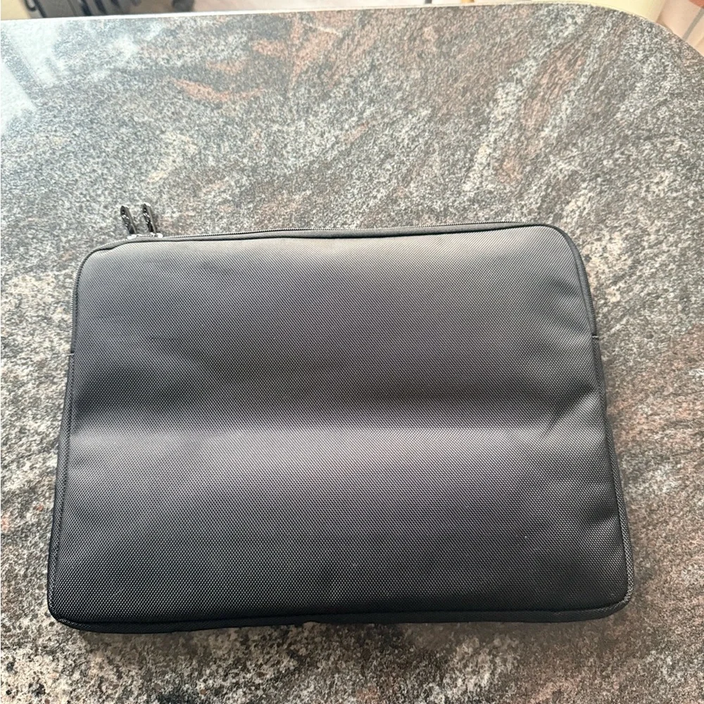 Robert Graham Elegant Black Computer/Tablet Sleeve